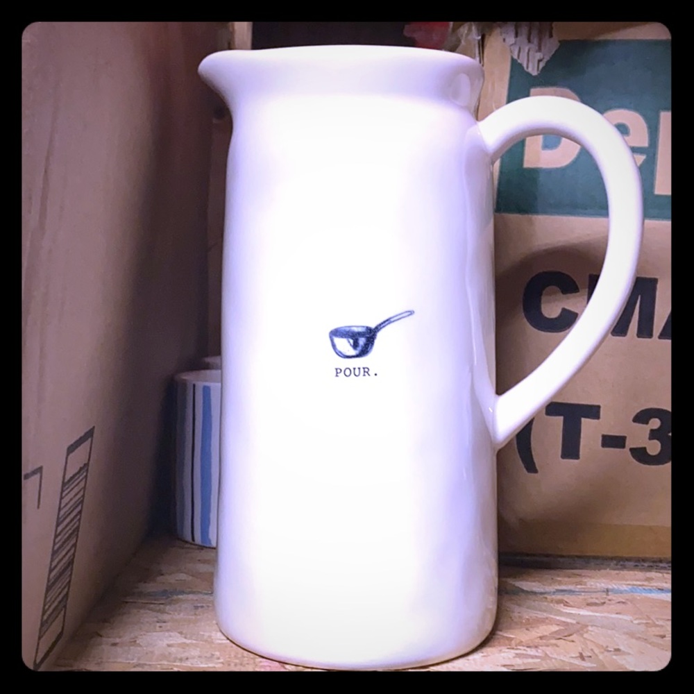 Rae Dunn icon pour pitcher
